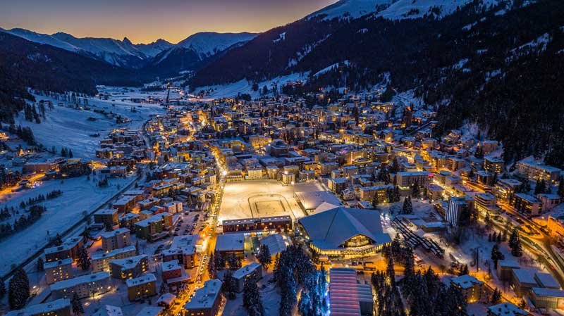 Davos: bellezza alpina, Hotel di lusso e attività indimenticabili