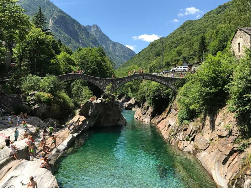 Val Verzasca: natura, escursioni e acque cristalline